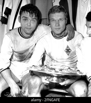 VFL Borussia Mönchengladbach - Hamburger SV 4:3 30.04.1970. Borussia Mönchengladbach German Football Champion 1969/70. Klaus - Dieter Sieloff (right) and Herbert Laumen with the championship trophy in the dressing room. [automated translation] Stock Photo