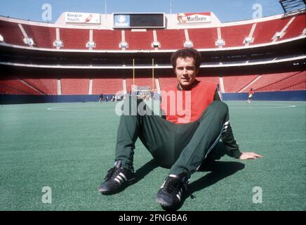 Franz Beckenbauer, on his transfer to Cosmos New York, at Giants Stadium. 30.09.1977. [automated translation] Stock Photo