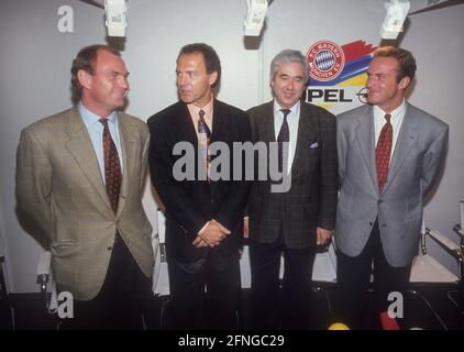 Press conference to introduce the new vice-presidents of FC Bayern München: Franz Beckenbauer (2nd from left) and Karl-Heinz Rummenigge (right). Far left: Manager Uli Hoeneß. 2nd from right: President Fritz Scherer. 24.10.1991. [automated translation] Stock Photo