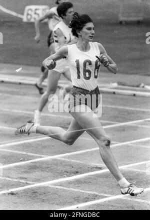 Summer Olympics in Tokyo 1964. athletics: 200m women, Irena Kirszenstein later Szewinska in action. Rec. 19.10.1964. [automated translation] Stock Photo
