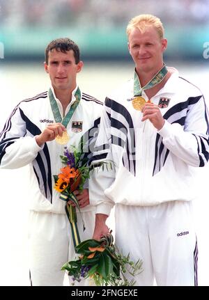 Olympic Games 1996 in Atlanta. Canoe 2er Kayak 500m The Olympic Champions Torsten Gutsche and Kay Bluhm (right) at the award ceremony , show their gold medals 04.08.1996 [automated translation] Stock Photo