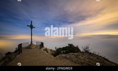 Vewpoint of Creu de Sant Miquel, in Montserrat, at night, with a night sea of clouds - fog (Barcelona, Catalonia, Spain) Stock Photo