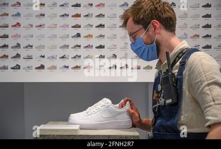 Nike Air Force 1 Low shoes signed by Virgil Abloh on display at Sotheby's  New York on June 8, 2022. (Photo by Stephen Smith/SIPA USA Stock Photo -  Alamy