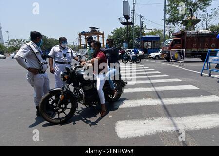 Kolkata, India. 17th May, 2021. Kolkata Police personnel asking the reason of travel to a biker during ongoing Covid-induced lockdown in Kolkata. (Photo by Suraranjan Nandi/Pacific Press) Credit: Pacific Press Media Production Corp./Alamy Live News Stock Photo