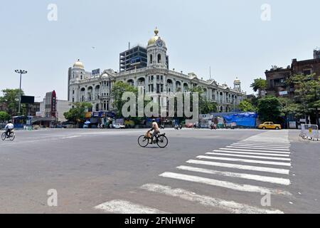 Kolkata, India. 17th May, 2021. Almost an empty road during ongoing Covid-induced lockdown in Kolkata. (Photo by Suraranjan Nandi/Pacific Press) Credit: Pacific Press Media Production Corp./Alamy Live News Stock Photo