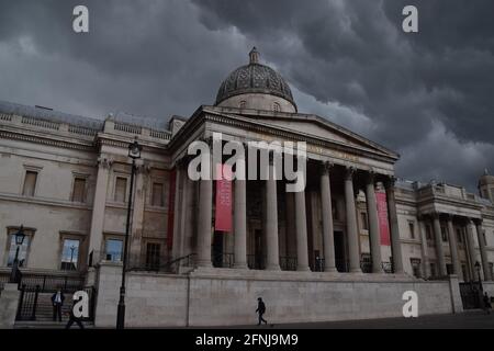 London, UK. 17th May, 2021. Dark clouds gather over Trafalgar Square moments before a thunderstorm in London. (Photo by Vuk Valcic/SOPA Images/Sipa USA) Credit: Sipa USA/Alamy Live News Stock Photo