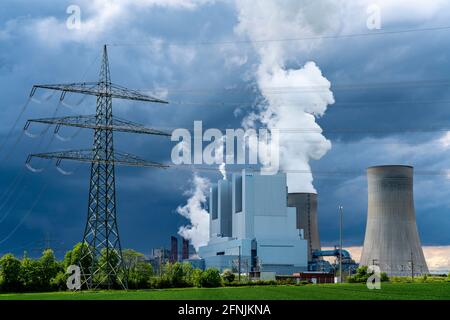 Neurath lignite-fired power plant, near Grevenbroich, RWE Power AG, thunderclouds over the Rhenish lignite mining area, field, NRW, Germany, Stock Photo