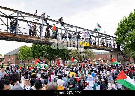 Dearborn, Michigan, USA. 15th May, 2021. A few thousand people gathered to rally against Israeli occupation and air raids on Palestinians in Dearborn, Michigan on May 15, 2021. The protest was organized by the Palestinian Youth Movement, and Dearborn is home to the largest Arab-American population in the U.S. Credit: Dominick Sokotoff/ZUMA Wire/Alamy Live News Stock Photo