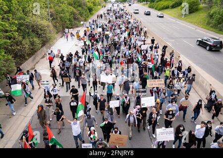 Dearborn, Michigan, USA. 15th May, 2021. A few thousand people gathered to rally against Israeli occupation and air raids on Palestinians in Dearborn, Michigan on May 15, 2021. The protest was organized by the Palestinian Youth Movement, and Dearborn is home to the largest Arab-American population in the U.S. Credit: Dominick Sokotoff/ZUMA Wire/Alamy Live News Stock Photo