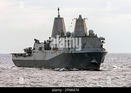 PACIFIC OCEAN (April 23, 2021) The amphibious transport dock USS San Diego (LPD 22) transits the Pacific Ocean. The Makin Island Amphibious Ready Grou Stock Photo