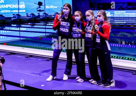 BUDAPEST, HUNGARY - MAY 17: Lucy Hope of Great Britain, Anna Hopkin  of Great Britain, Abbie Wood of Great Britain, Freya Anderson of Great Britain winning gold medal, first place of Women 4 x 100m Freestyle Final during the LEN European Aquatics Championships Swimming at Duna Arena on May 17, 2021 in Budapest, Hungary (Photo by Marcel ter Bals/Orange Pictures) Credit: Orange Pics BV/Alamy Live News Stock Photo