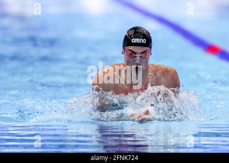 Budapest, Hungary. 17th May, 2021. BUDAPEST, HUNGARY - MAY 17: Caspar Corbeau of the Netherlands competing at the Men 100m Breaststroke Preliminary during the LEN European Aquatics Championships Swimming at Duna Arena on May 17, 2021 in Budapest, Hungary (Photo by Marcel ter Bals/Orange Pictures) Credit: Orange Pics BV/Alamy Live News Credit: Orange Pics BV/Alamy Live News Stock Photo