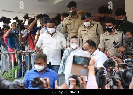 Kolkata, India. 17th May, 2021. KOLKATA, INDIA - MAY 17: Chief minister of West Bengal Mamata Banerjee leaves the CBI office after the arrest of two TMC minister and two TMC leaders in the Narada sting operation case, at Nizam Palace on May 17, 2021 in Kolkata, India. The CBI on Monday arrested state ministers Firhad Hakim, Subrata Mukherjee, TMC MLA Madan Mitra as well as former minister Sovan Chatterjee in connection with the Narada sting case in which politicians were purportedly caught taking money on camera. (Photo by Samir Jana/Hindustan Times/Sipa USA) Credit: Sipa USA/Alamy Live News Stock Photo