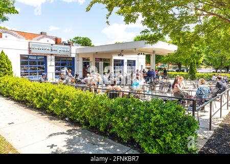 CHATTANOOGA, TN, USA-7 MAY 2021: A sunny, spring day at the Universal Joint, an outdoor venu showing multiple young adults relaxing. Stock Photo