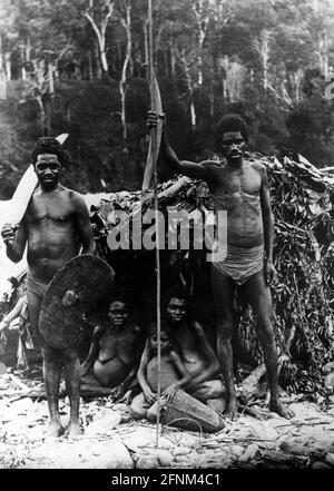 geography / travel, Australia, people, Aborigine, Mulgraves Blacks, family in front of camp, ADDITIONAL-RIGHTS-CLEARANCE-INFO-NOT-AVAILABLE Stock Photo