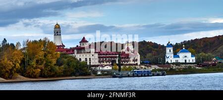 Russia, Samara Oblast.  The banks along the Volga River in autumn diplays beautifull colors.and a new orthodox monastery Stock Photo