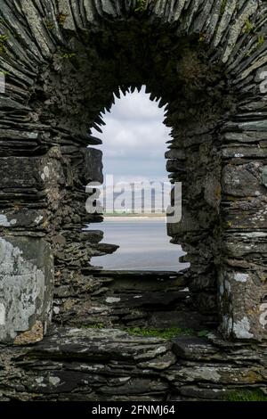 Kilnave Chapel and Cross situated on the west bank of Loch Gruinart, Isle of Islay, Inner Hebrides, Scotland. Stock Photo