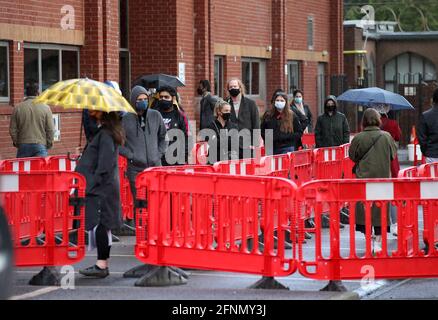 People queuing in the car park for a vaccination at the Glasgow Central Mosque in Glasgow. Glasgow and Moray remain in Level 3 restrictions despite the rest of mainland Scotland moving to Level 2 on Monday. Picture date: Tuesday May 18, 2021. Stock Photo