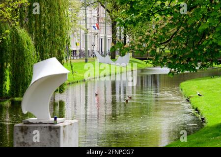 Rotterdam, Netherlands. 17th May, 2021. A work of art stands in an artificial canal next to the street Eendrachtsweg in the Museum Park. Credit: Soeren Stache/dpa-Zentralbild/dpa/Alamy Live News Stock Photo