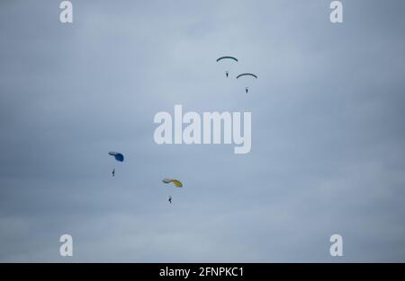 Calw, Germany. 10th May, 2021. Members of the Bundeswehr's Special Forces Command (KSK) hang from parachutes. Credit: Marijan Murat/dpa/Alamy Live News Stock Photo
