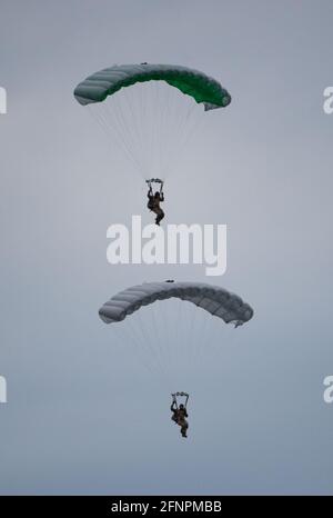 Calw, Germany. 10th May, 2021. Soldiers of the Special Forces Command (KSK) at the Bundeswehr Parachute Jump Service hang from parachutes. Credit: Marijan Murat/dpa/Alamy Live News Stock Photo