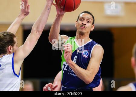 ZWOLLE, NETHERLANDS - MAY 18: Mike Schilder of Landstede Hammers Zwolle, Worty de Jong of ZZ Leiden during the DBL semi final play offs match between Landstede Hammers and ZZ Leiden at Landstede sportcentrum on May 18, 2021 in Zwolle, Netherlands (Photo by Albert ten Hove/Orange Pictures) Stock Photo