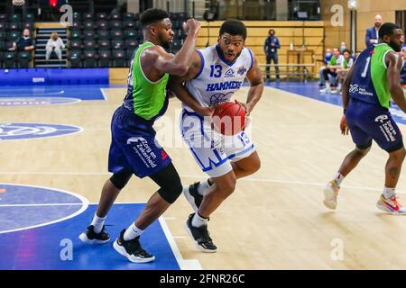 ZWOLLE, NETHERLANDS - MAY 18: Emmanuel Nzekwesi of ZZ Leiden, Kayel Locke of Landstede Hammers Zwolle during the DBL semi final play offs match between Landstede Hammers and ZZ Leiden at Landstede sportcentrum on May 18, 2021 in Zwolle, Netherlands (Photo by Albert ten Hove/Orange Pictures) Stock Photo