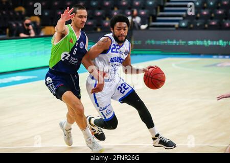 ZWOLLE, NETHERLANDS - MAY 18: Worty de Jong of ZZ Leiden, Johnathan Dunn of Landstede Hammers Zwolle during the DBL semi final play offs match between Landstede Hammers and ZZ Leiden at Landstede sportcentrum on May 18, 2021 in Zwolle, Netherlands (Photo by Albert ten Hove/Orange Pictures) Stock Photo