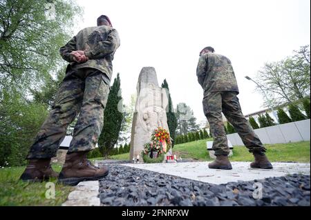 Calw, Germany. 10th May, 2021. Soldiers stand in the grove of honor of the German Armed Forces Special Forces Command (KSK) at the KSK site. Credit: Marijan Murat/dpa/Alamy Live News Stock Photo