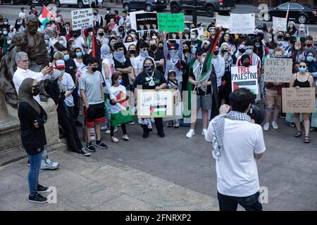 Columbus, United States. 18th May, 2021. Protesters hold placards during the demonstration. Demonstrators gathered at the Ohio Statehouse to protest against Israel's occupation of Palestine. Credit: SOPA Images Limited/Alamy Live News Stock Photo