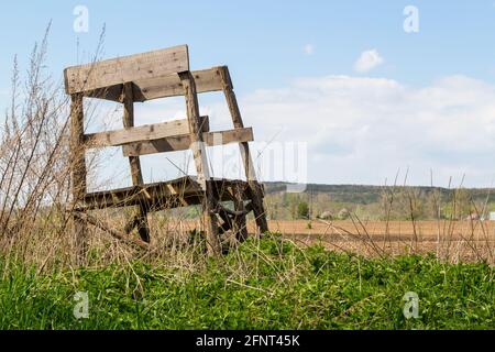Simple wooden hunting blind near arable land, Sopron, Hungary Stock Photo