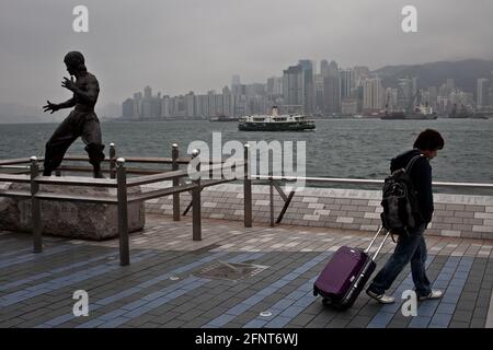 The statue of Bruce Lee in the avenue of the stars, along the Victoria Harbour waterfront in Kowloon, Hong Kong Stock Photo