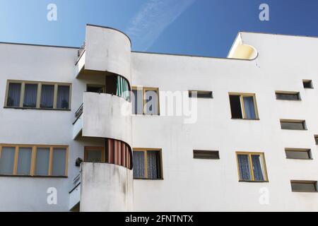 Housing designed by Bauhaus architect Hans Scharoun on the Siemensstadt estate in the western suburbs of Berlin Stock Photo