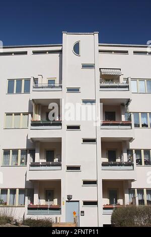 Housing designed by Bauhaus architect Hans Scharoun on the Siemensstadt estate in the western suburbs of Berlin Stock Photo