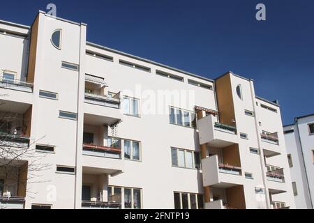 Housing designed by Bauhaus architect Hans Scharoun on the Siemensstadt estate in the western suburbs of Berlin Stock Photo