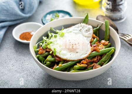 Healthy and filling breakfast with egg, green beans and bacon Stock Photo