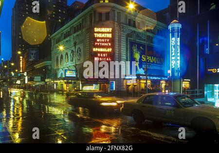 2005 HISTORICAL SHUBERT THEATER (©HENRY BEAUMONT HERTS 1913) FORTY FOURTH STREET MIDTOWN MANHATTAN NEW YORK CITY USA Stock Photo