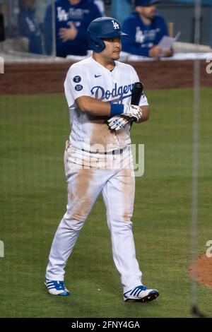 Los Angeles Dodgers first baseman Yoshi Tsutsugo (28) walks to the plate for an at bat during a MLB game against the Arizona Diamondbacks, Tuesday, Ma Stock Photo