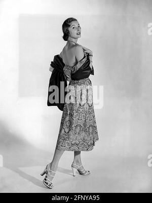 fashion, 1950s, ladies' fashion, woman wearing evening dress, full length, ADDITIONAL-RIGHTS-CLEARANCE-INFO-NOT-AVAILABLE Stock Photo