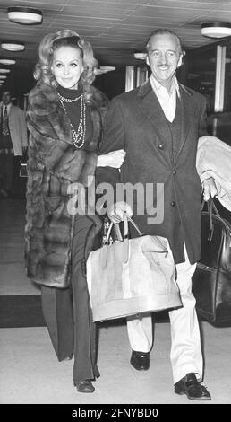 Niven, David, 1.3.1909 - 29.7.1983, British actor, full length, with his wife Hjordis Tersmeden, 1971, ADDITIONAL-RIGHTS-CLEARANCE-INFO-NOT-AVAILABLE Stock Photo