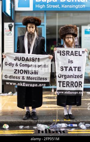 Portrait of orthodox Haredi Jews standing in solidarity with 'Free Palestine' protest, London, 15 May 2021 Stock Photo