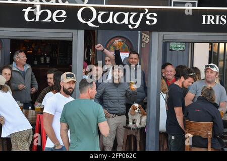 People enjoying outside weather as the reopening of cafes, bars and restaurants in Cannes, France on May 19, 2021. (Photo by Lionel Urman/Sipa USA) Stock Photo