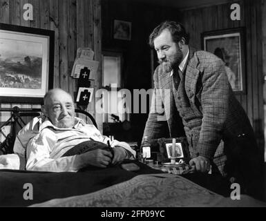 JAMES ANDERSON and JAMES ROBERTSON JUSTICE in WHISKY GALORE ! 1949 director ALEXANDER MACKENDRICK novel Compton Mackenzie screenplay Compton Mackenzie and Angus MacPhail producer Michael Balcon An Ealing Studios production / General Film Distributors (GFD) Stock Photo