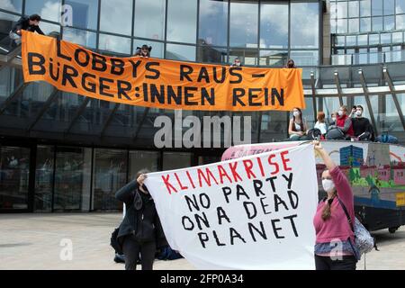 Duesseldorf, Germany. 20th May, 2021. Activists from Extinction Rebellion demonstrate against climate policy inside the ban circle in front of the state parliament of North Rhine-Westphalia. Some demonstrators climbed onto the canopy of the state parliament and unfurled a banner. Credit: Federico Gambarini/dpa/Alamy Live News Stock Photo