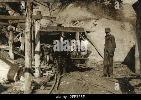 Child Labour: A 12-14 year old coupling boy at a coal mine n Tennessee. Photo 1910 Stock Photo