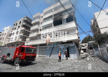 Smoke rises from a 14-story building as Israeli fighter jets continue to pound a Palestinian building called 'Ash-Shuruq' at Omar Al-Mukhtar neighborhood. Gaza Strip. Stock Photo