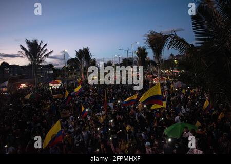 Bogota, Cundinamarca, Colombia. 19th May, 2021. Demonstrations increase in Bogota on May 20, 2021 in the context of a national strike in Colombia against the tax reform and the government of Ivan Duque. Credit: Daniel Romero/LongVisual/ZUMA Wire/Alamy Live News Stock Photo