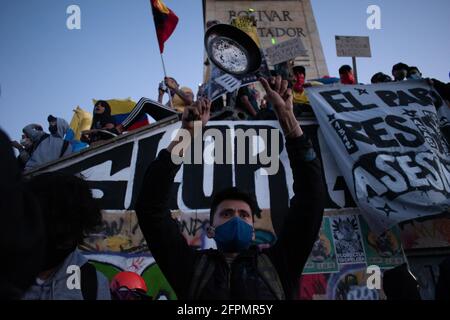 Bogota, Cundinamarca, Colombia. 19th May, 2021. Demonstrations increase in Bogota on May 20, 2021 in the context of a national strike in Colombia against the tax reform and the government of Ivan Duque. Credit: Daniel Romero/LongVisual/ZUMA Wire/Alamy Live News Stock Photo