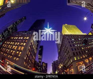 CRYSTAL SNOWFLAKE FIFTH AVENUE MIDTOWN MANHATTAN NEW YORK CITY USA ...