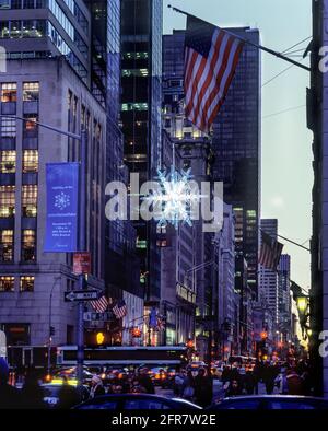 CRYSTAL SNOWFLAKE FIFTH AVENUE MIDTOWN MANHATTAN NEW YORK CITY USA ...